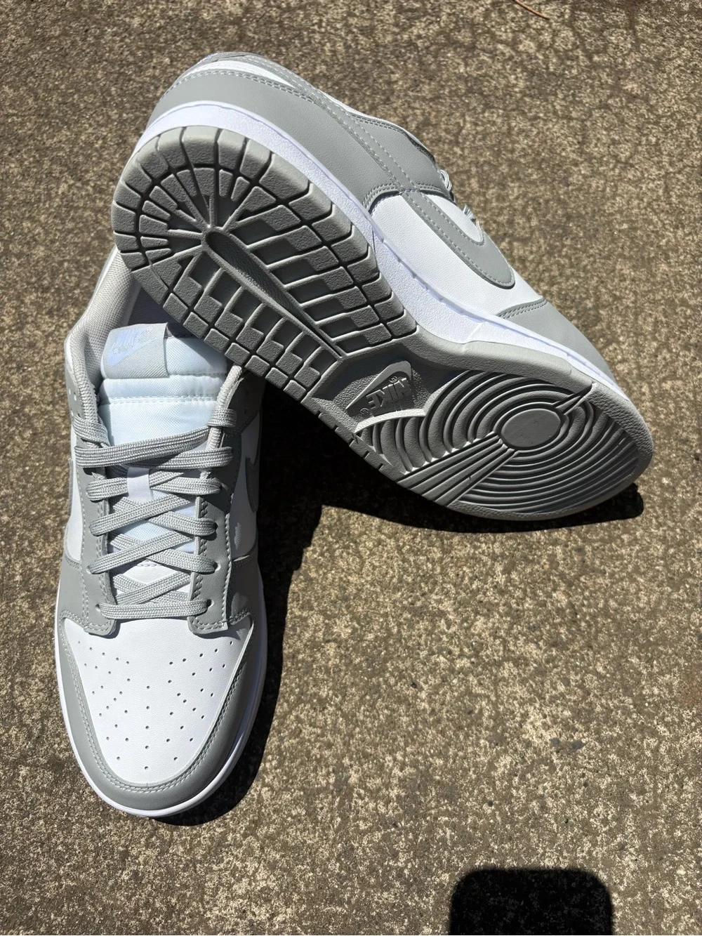 Nike Men’s White and Gray Low-Top Sneakers size 11